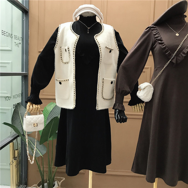 Rochie moderna de dama cu guler inalt si maneci late in roz, maro si negru