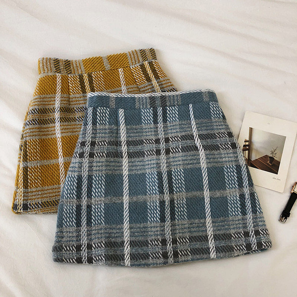 Fusta scurta dama in carouri in trei culori cu talie inalta si fermoar