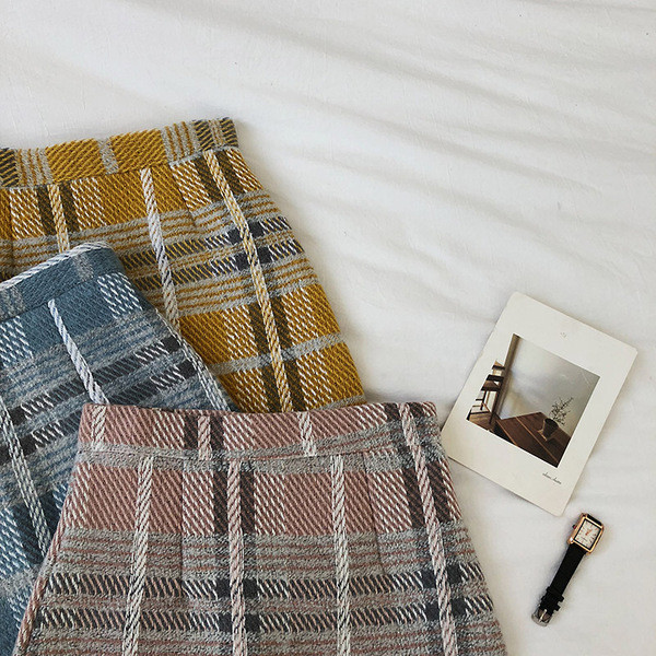 Fusta scurta dama in carouri in trei culori cu talie inalta si fermoar