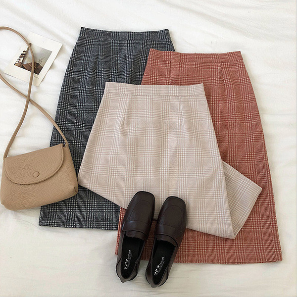 Fusta de dama moderna in trei culori cu fanta si talie inalta