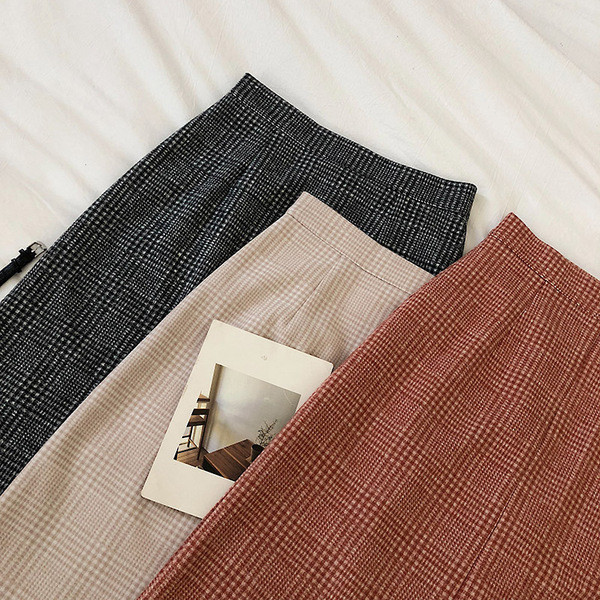 Fusta de dama moderna in trei culori cu fanta si talie inalta