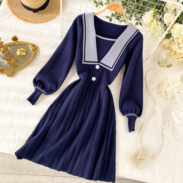 Rochie de dama tricotata cu nasturi si lungime pana la genunchi