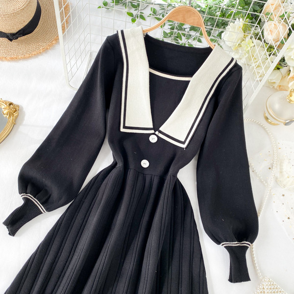 Rochie de dama tricotata cu nasturi si lungime pana la genunchi