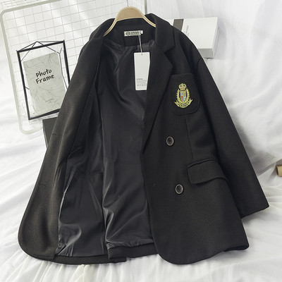 Дамско палто с емблема и шпиц деколте в черен цвят 