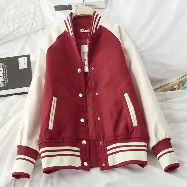 Geaca dama sport-casual model scurt cu nasturi de culoare rosie