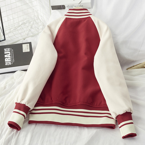 Geaca dama sport-casual model scurt cu nasturi de culoare rosie