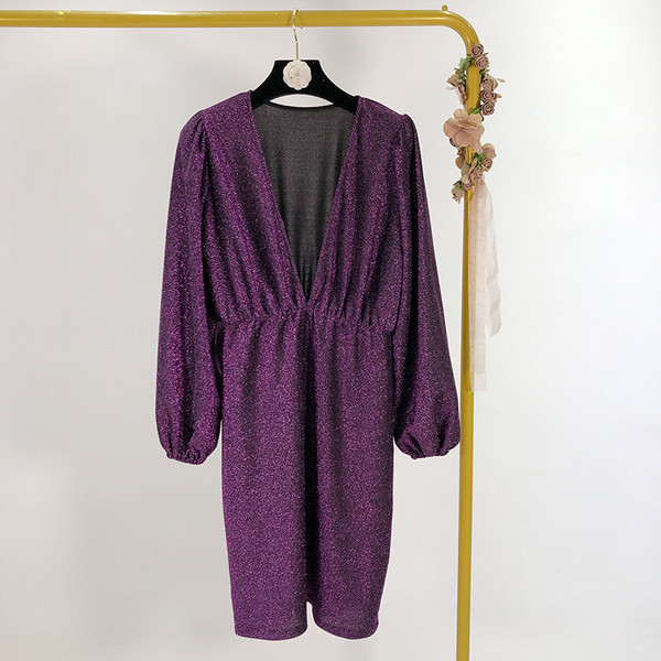 Rochie moderna de dama cu decolteu in V adanc de culoare violet cu efect stralucitor