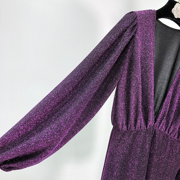 Rochie moderna de dama cu decolteu in V adanc de culoare violet cu efect stralucitor