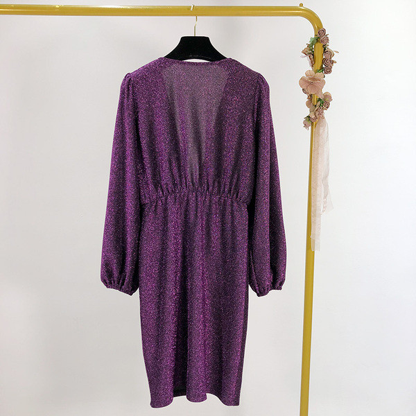 Rochie moderna de dama cu decolteu in V adanc de culoare violet cu efect stralucitor