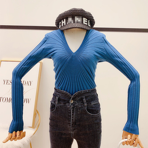 Pulover de dama din tricotat subtire cu decolteu in V