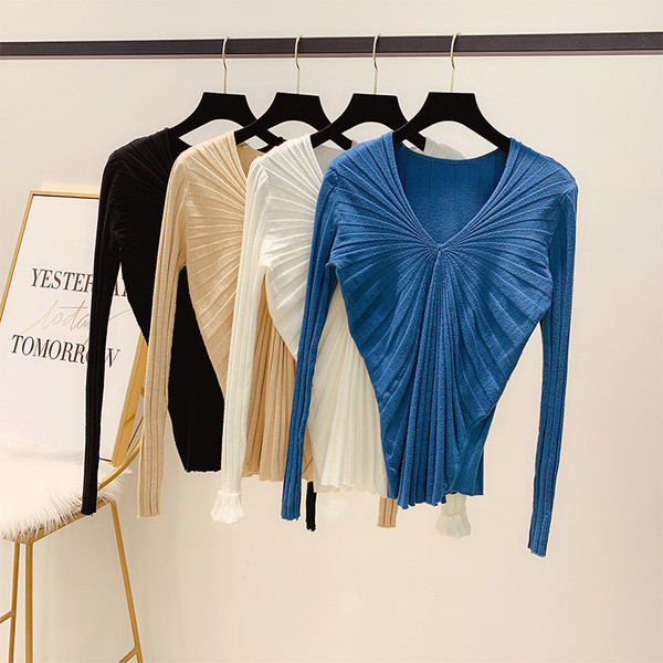 Pulover de dama din tricotat subtire cu decolteu in V