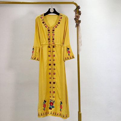 Rochie lungă cu decolteu în V și legături în talie