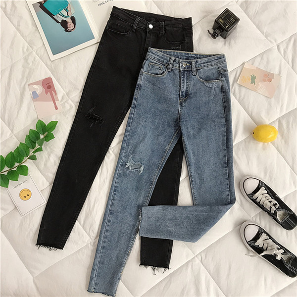 Blugi de dama moderni cu motive rupte Model Slim in albastru si negru