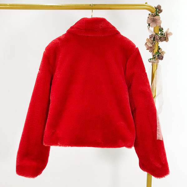 Palton scurt de puf în negru și roșu, cu nasturi și buzunare