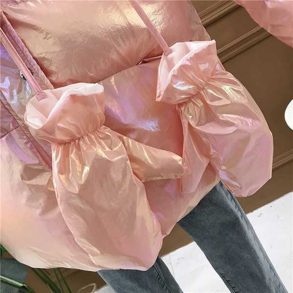 Geaca de iarna de dama moderna cu nasturi, fermoar si manusi roz, albastru si alb - model lat