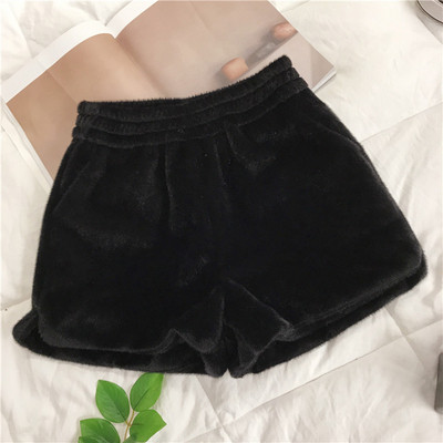 Pantaloni scurți de damă cu buzunare în alb, negru și maro