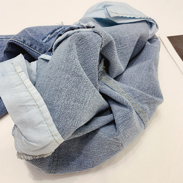 Blugi de dama cu talie inalta, broderie si motiv rupt in negru si albastru