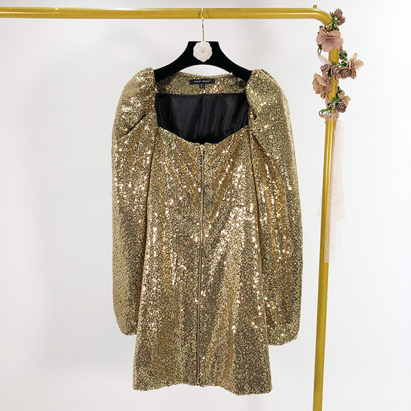 Rochie moderna de dama cu decolteu patrat de culoare aurie cu paiete