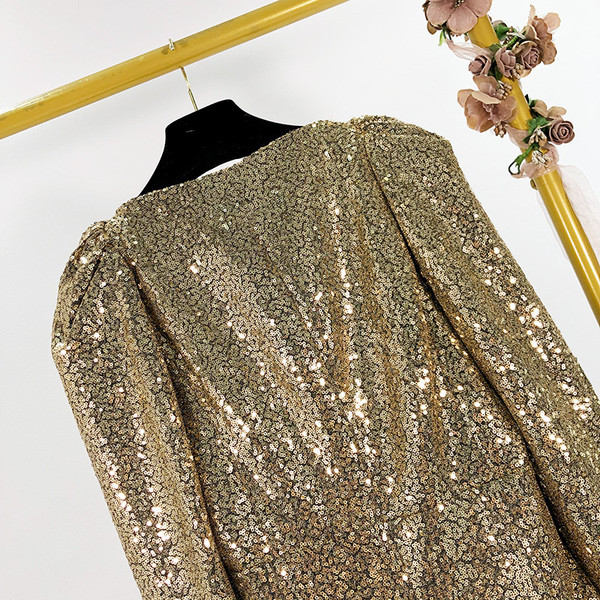 Rochie moderna de dama cu decolteu patrat de culoare aurie cu paiete