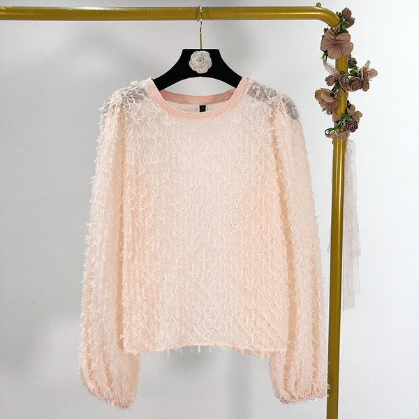 Bluză cu franjuri în roz și mâneci largi