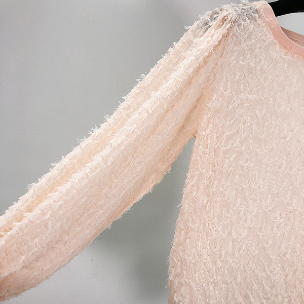 Bluză cu franjuri în roz și mâneci largi