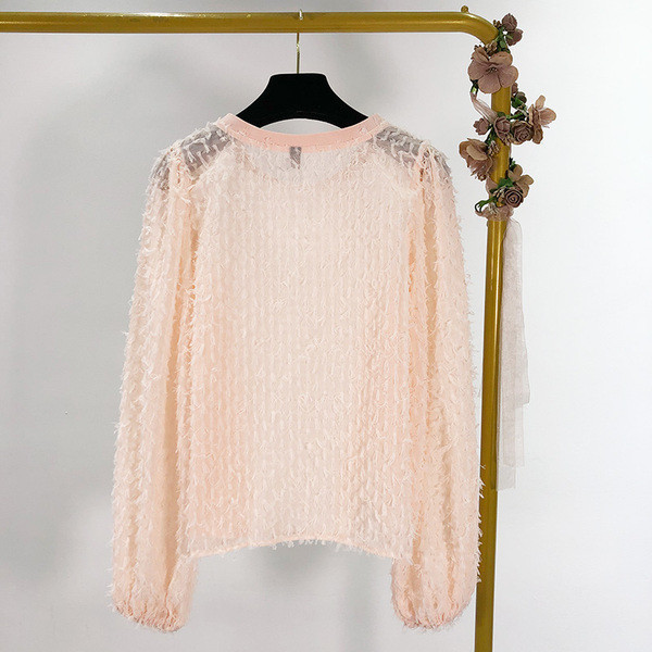 Bluză cu franjuri în roz și mâneci largi