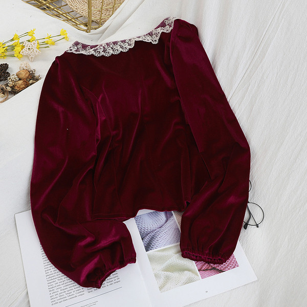 Bluza de dama in stil retro in trei culori cu dantela si nasturi