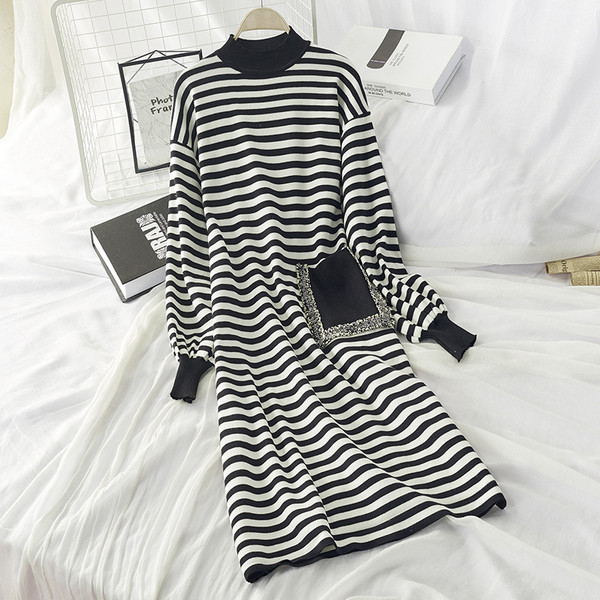 Rochie de dama model free cu buzunar si decolteu rotund alb-negru