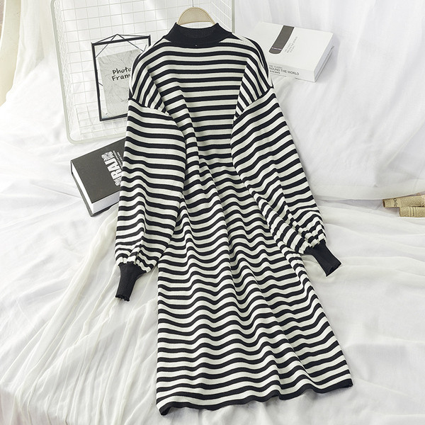 Rochie de dama model free cu buzunar si decolteu rotund alb-negru