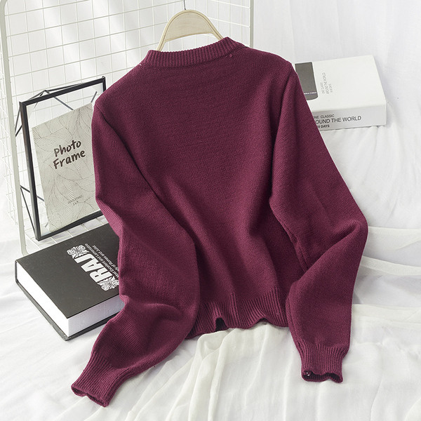 Pulover de iarna de dama cu broderie colorata si decolteu rotund in doua culori