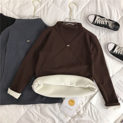 Bluză de damă modernă cu guler scăzut, căptușeală moale și element metalic