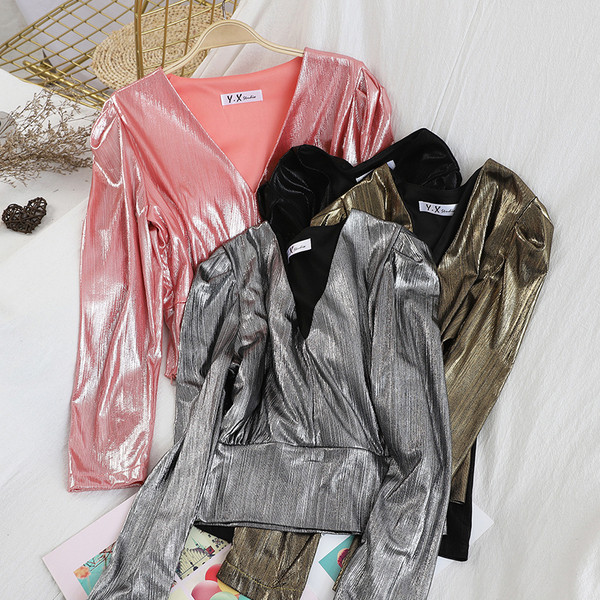 Bluză de damă strălucitoare, în patru culori, cu decolteu în V