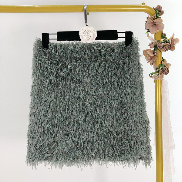 Fusta scurta moderna de culoare gri cu franjuri si talie inalta