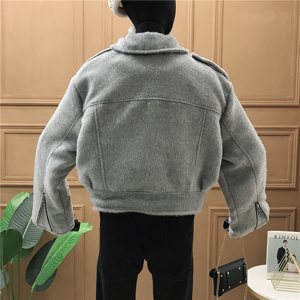 Jachetă scurtă de iarnă modernă de damă cu curea și fermoar în bej și gri