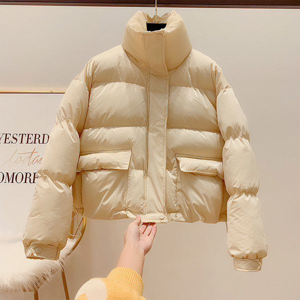 Geaca de dama model lat cu buzunare si guler inalt in alb si bej