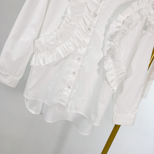 Cămașă de damă asimetrică cu nasturi alb cu element 3D