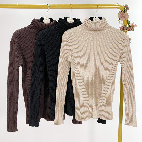 Pulover de dama molat din tricotat subtire cu guler polo in bej, maro si negru