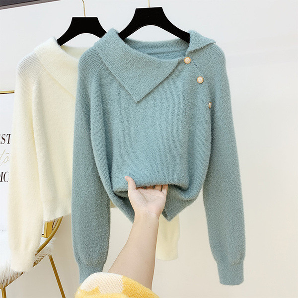 Pulover de damă din puf cu nasturi în alb și albastru