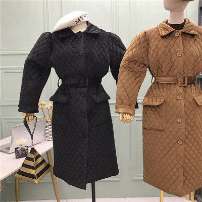 Palton de dama modern cu guler clasic, nasturi, curea si buzunare in negru, rosu si maro