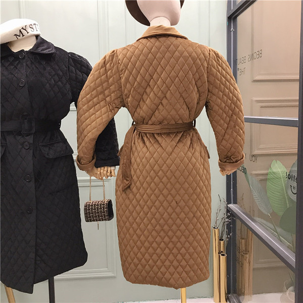 Palton de dama modern cu guler clasic, nasturi, curea si buzunare in negru, rosu si maro