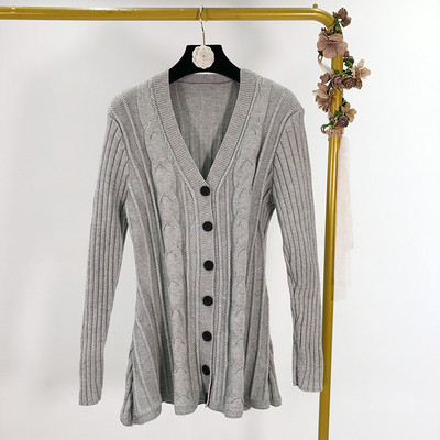 Cardigan de damă tricotat cu decolteu în V și nasturi