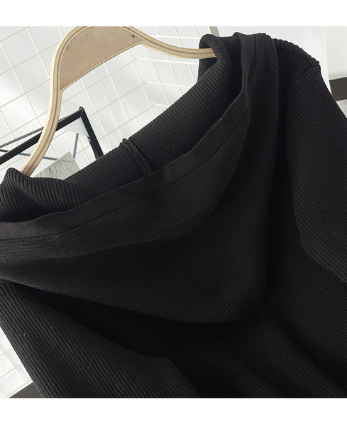 Rochie de damă de toamnă-iarnă cu glugă și fante de culoare neagră