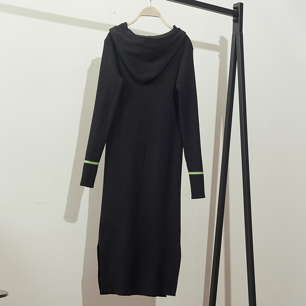 Rochie de damă de toamnă-iarnă cu glugă și fante de culoare neagră