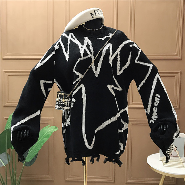 Pulover de dama de iarna in stil retro cu model si decolteu rotund in negru