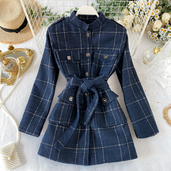 Palton de dama in carouri in stil retro cu buzunare si nasturi in albastru si negru