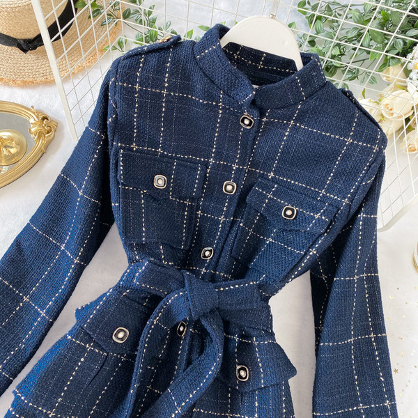 Palton de dama in carouri in stil retro cu buzunare si nasturi in albastru si negru