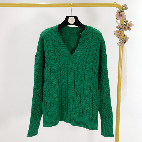 Pulover gros de dama cu decolteu spitz in galben, roz, verde si alb