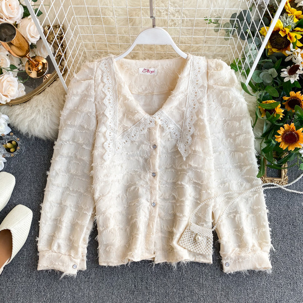 Cămașă de damă modernă cu franjuri și dantelă la guler în alb, bej și negru