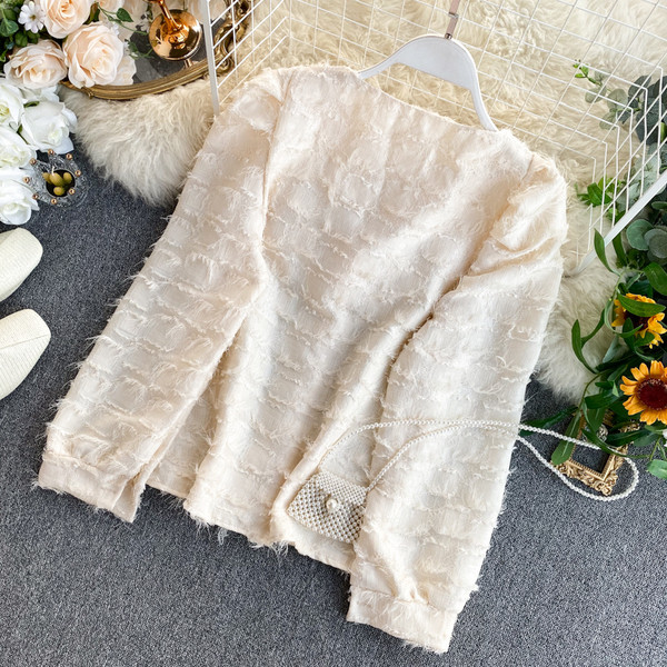 Cămașă de damă modernă cu franjuri și dantelă la guler în alb, bej și negru