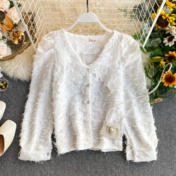 Cămașă de damă modernă cu franjuri și dantelă la guler în alb, bej și negru